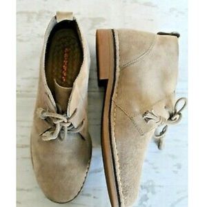 HUSH PUPPIES WOMENS CHUKA MEDIUM MOYEN BOOTIE. SIZE 7.5. EUC.